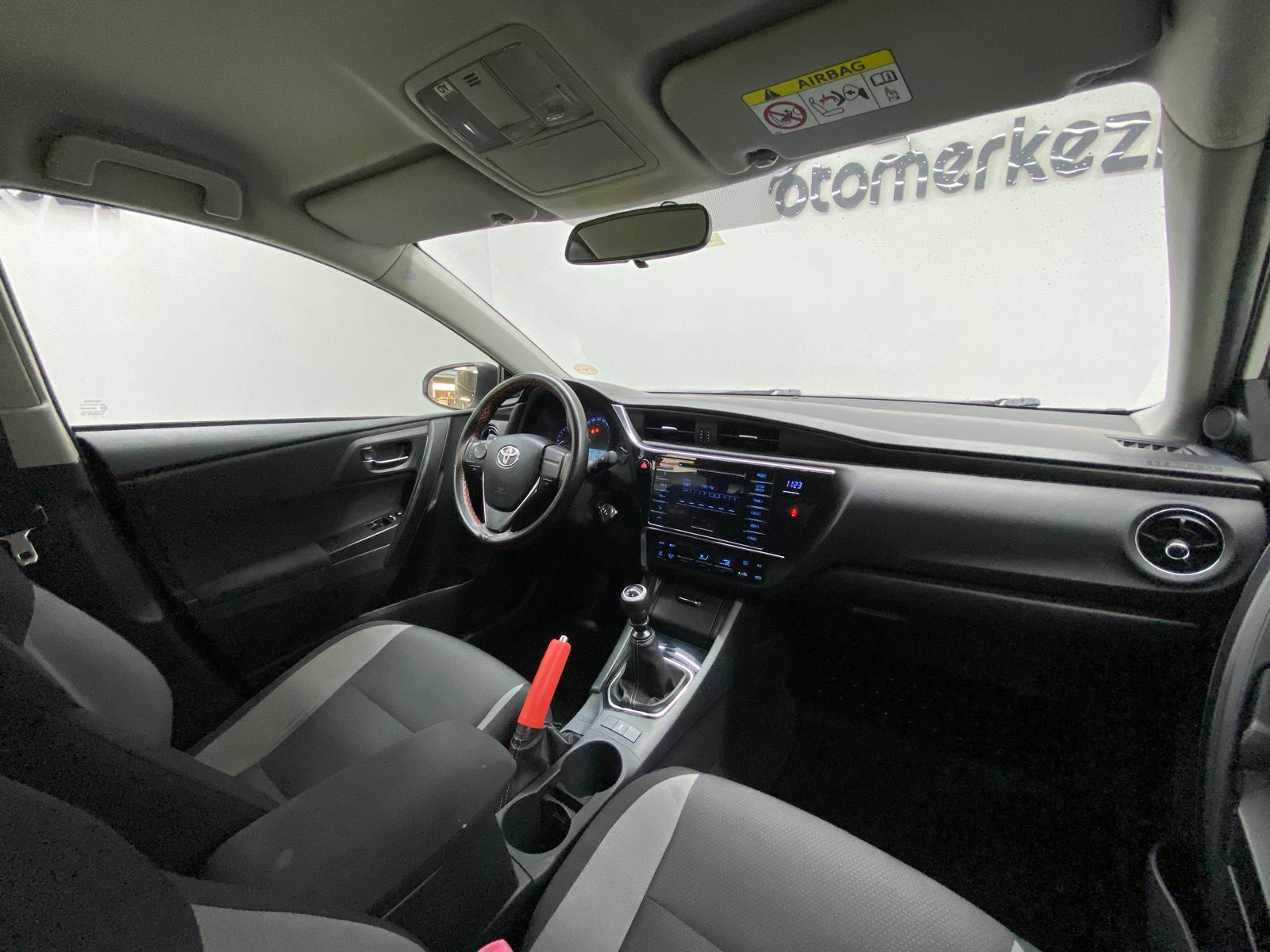 TOYOTA AURIS 17